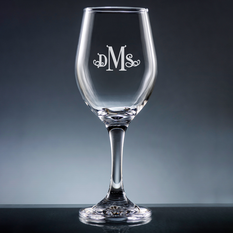 monogram wine glass with polka dots, personalized wine glass, gift for a  friend – The Artsy Spot